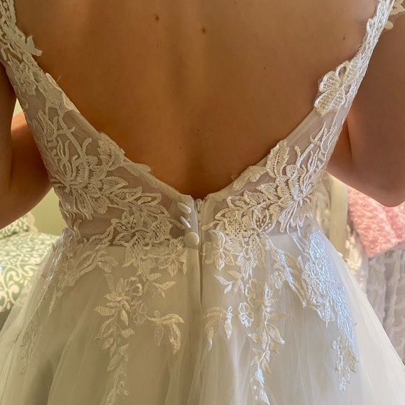 White Wedding Dress - Size 4 - Picture 11 of 11